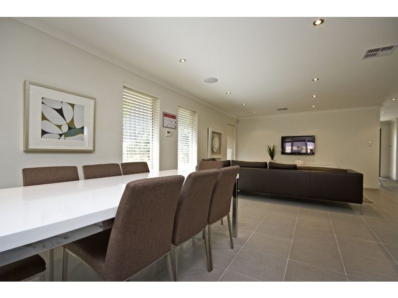 31 Botanic Ave, Banksia Grove WA 6031