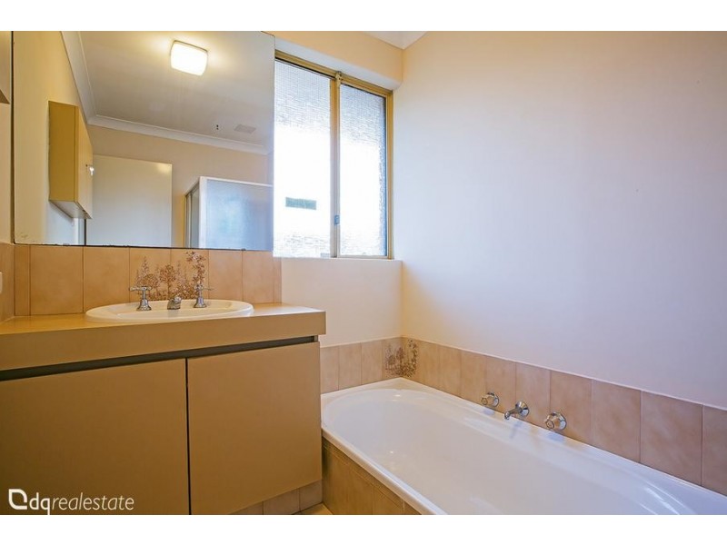 2 Fleetwood Circuit, Woodvale WA 6026