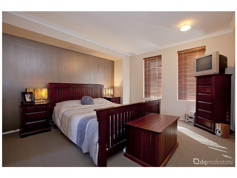 16 Riverlinks Drive, Clarkson WA 6030