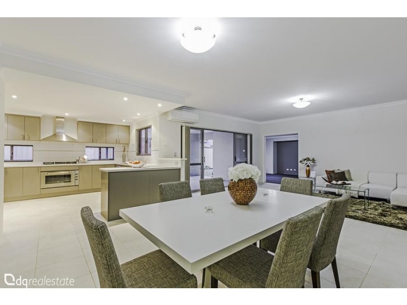 12 Willeroo Chase, Carramar WA 6031