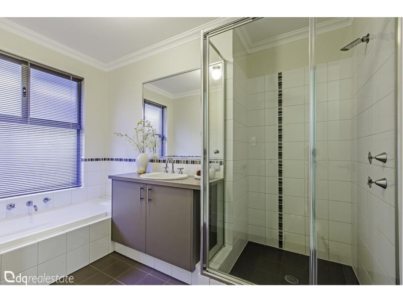 12 Willeroo Chase, Carramar WA 6031