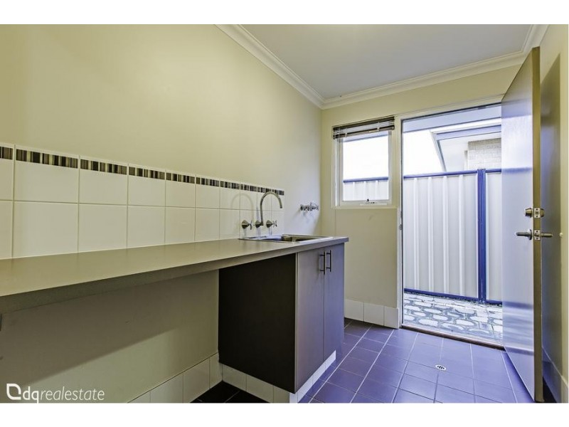 12 Willeroo Chase, Carramar WA 6031