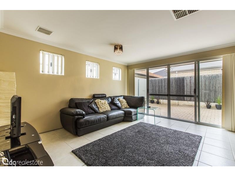 1 Bloomer Lane, Tapping WA 6065