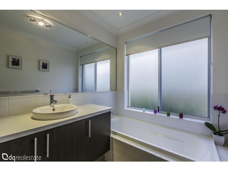 16 Zeppelin Way, Tapping WA 6065