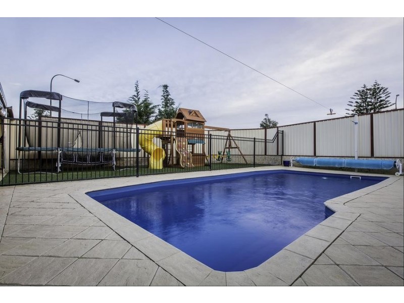 2 Esmerelda Pass, Darch WA 6065