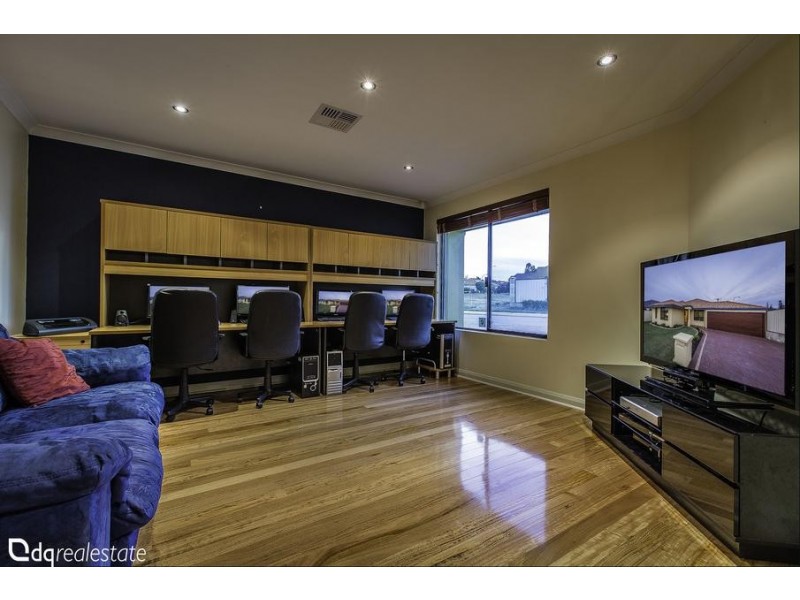 2 Esmerelda Pass, Darch WA 6065