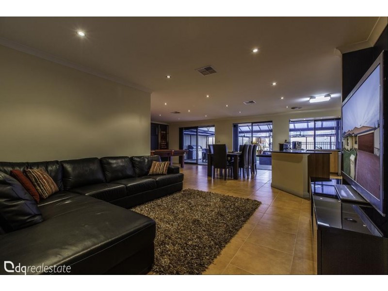 2 Esmerelda Pass, Darch WA 6065