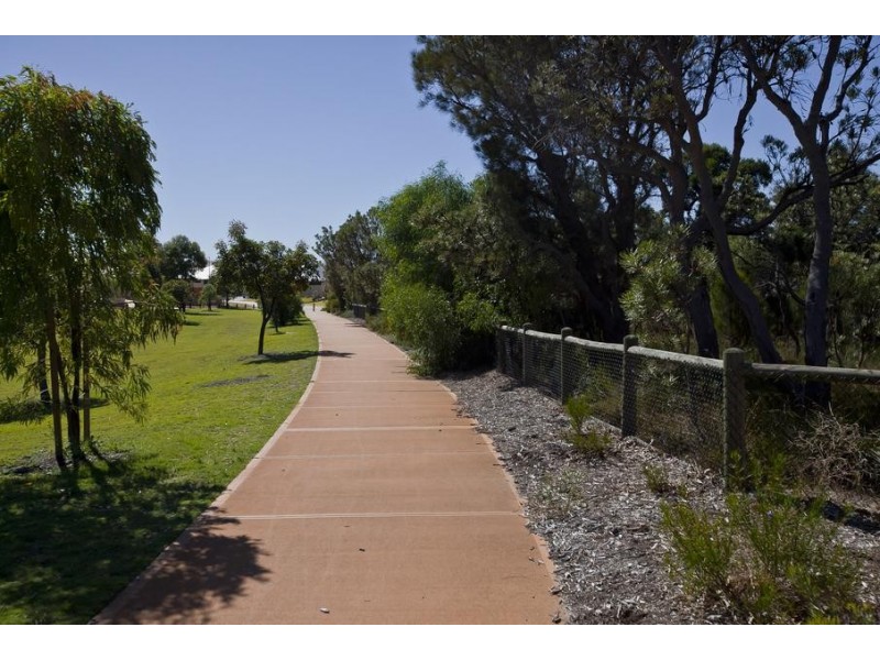 4 Jingana Road, Banksia Grove WA 6031