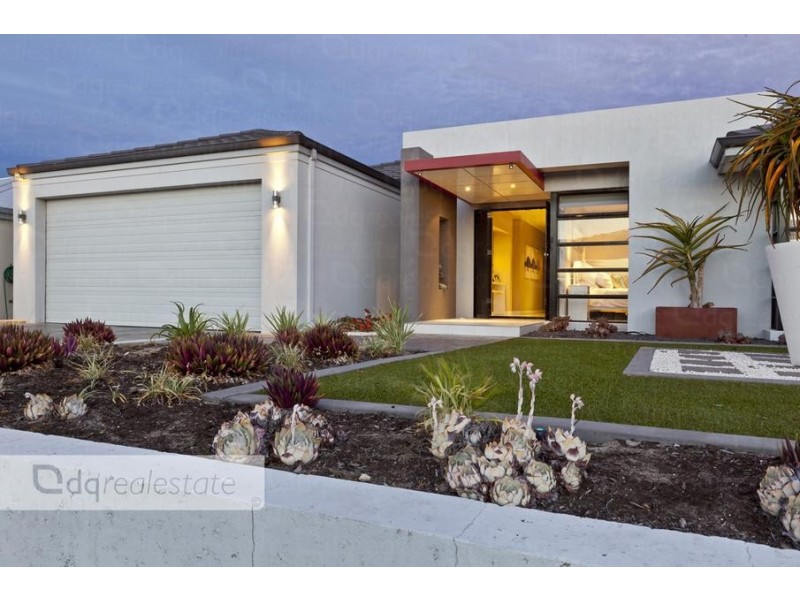 8 Regal Way, Madeley WA 6065