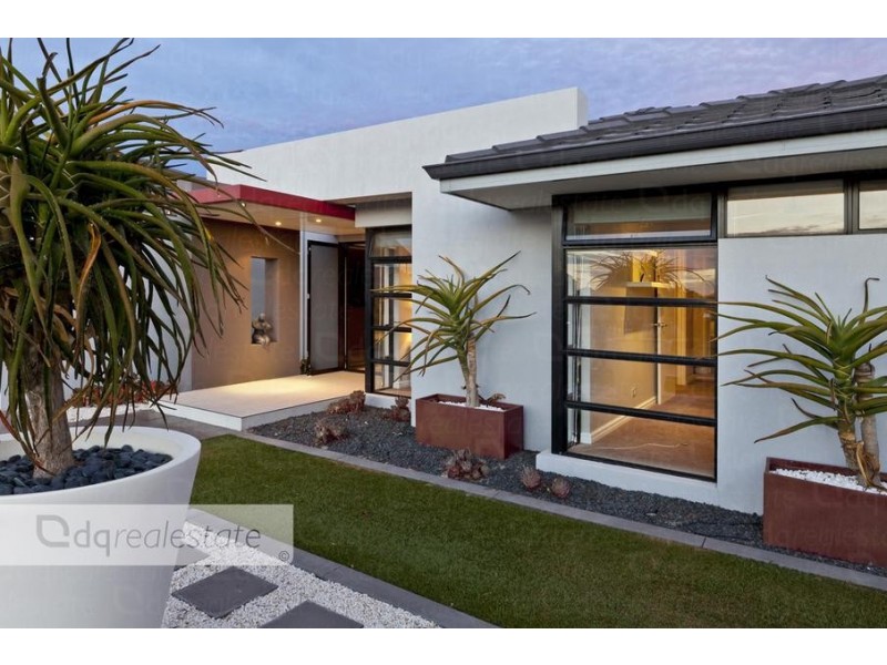 8 Regal Way, Madeley WA 6065