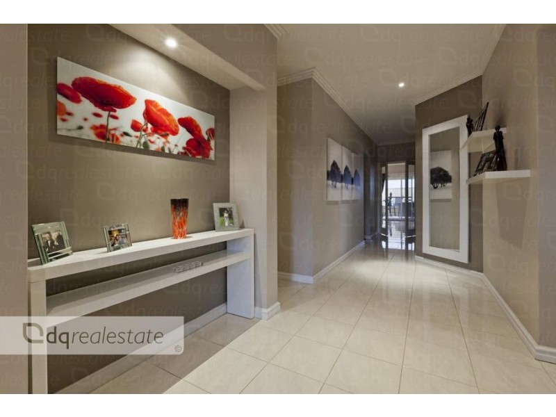 8 Regal Way, Madeley WA 6065