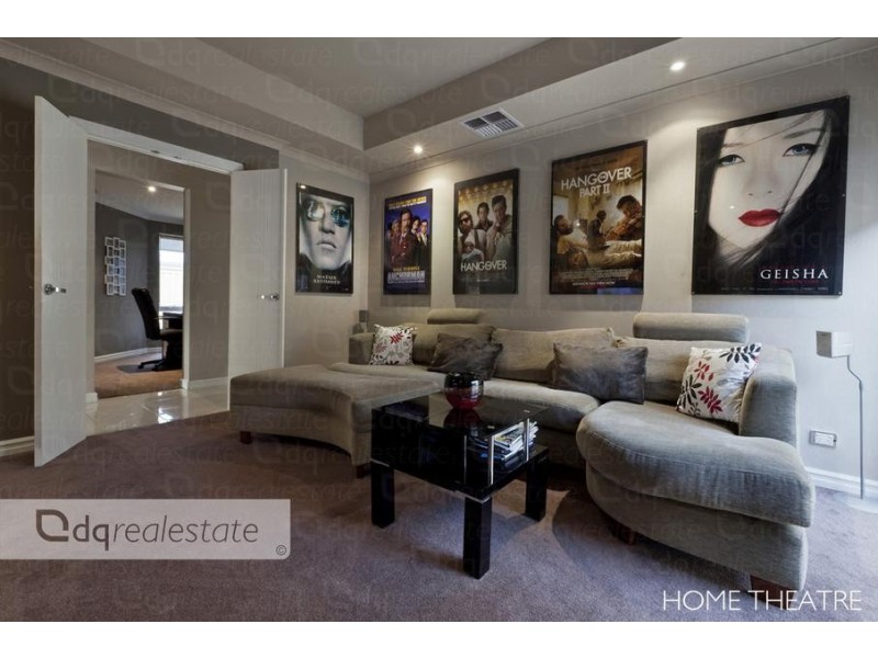8 Regal Way, Madeley WA 6065