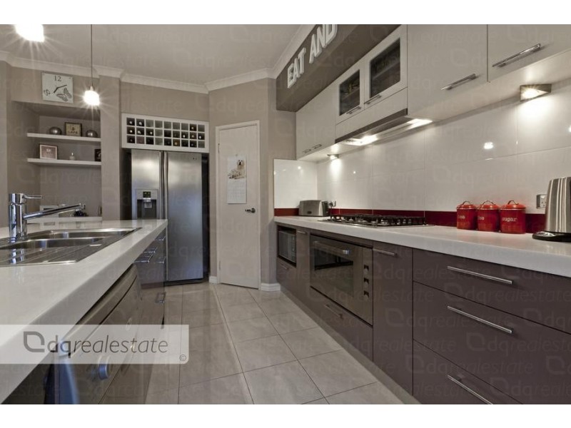 8 Regal Way, Madeley WA 6065