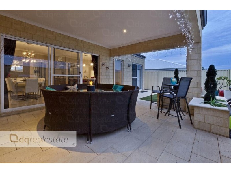 8 Regal Way, Madeley WA 6065
