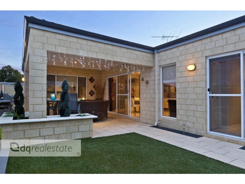 8 Regal Way, Madeley WA 6065