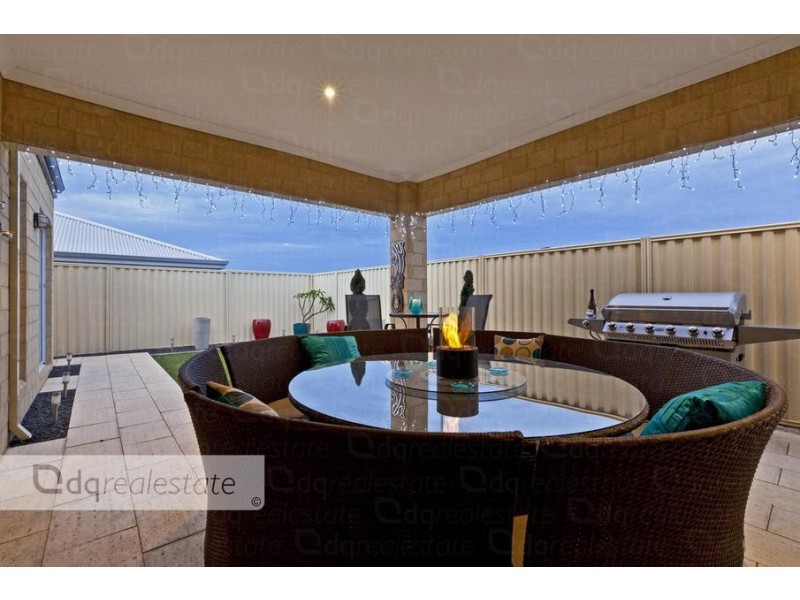 8 Regal Way, Madeley WA 6065