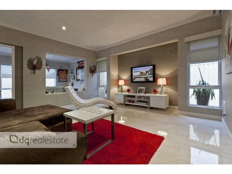8 Regal Way, Madeley WA 6065