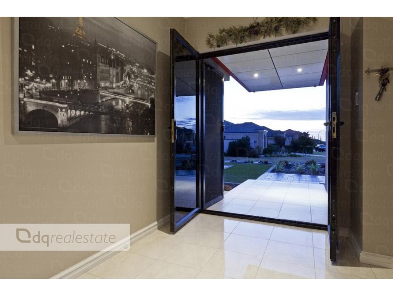 8 Regal Way, Madeley WA 6065