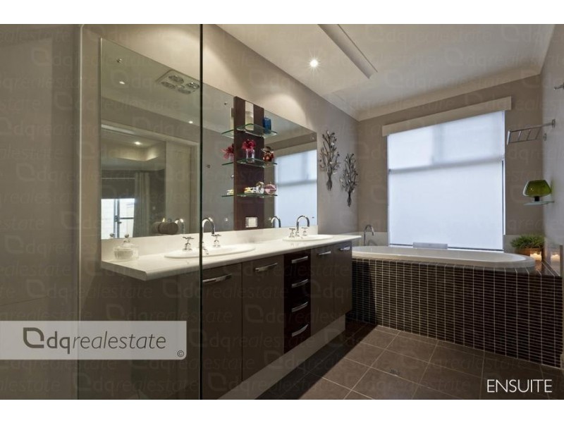 8 Regal Way, Madeley WA 6065
