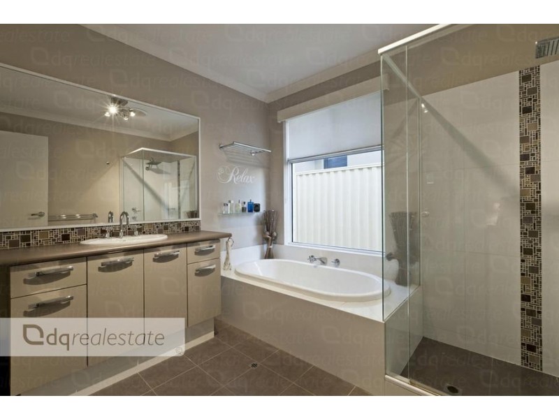 8 Regal Way, Madeley WA 6065