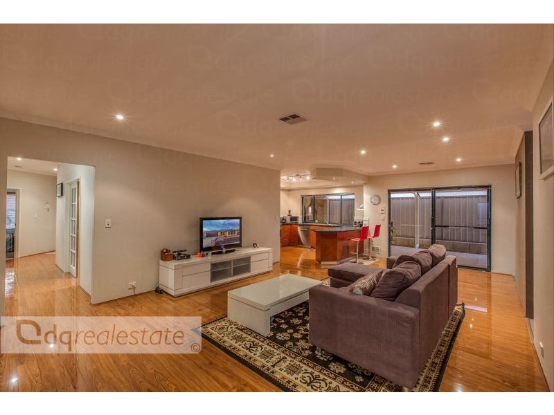 7 Capri Leone Way, Sinagra WA 6065