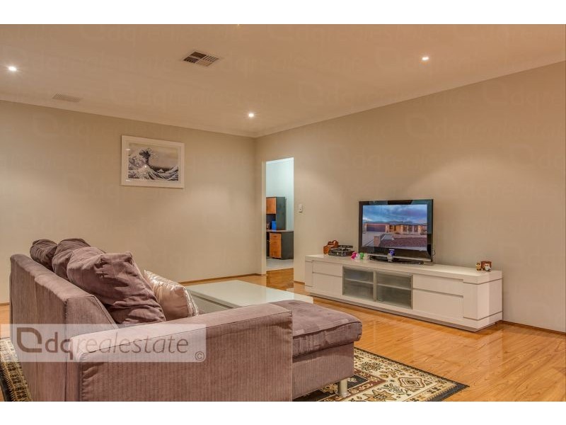 7 Capri Leone Way, Sinagra WA 6065