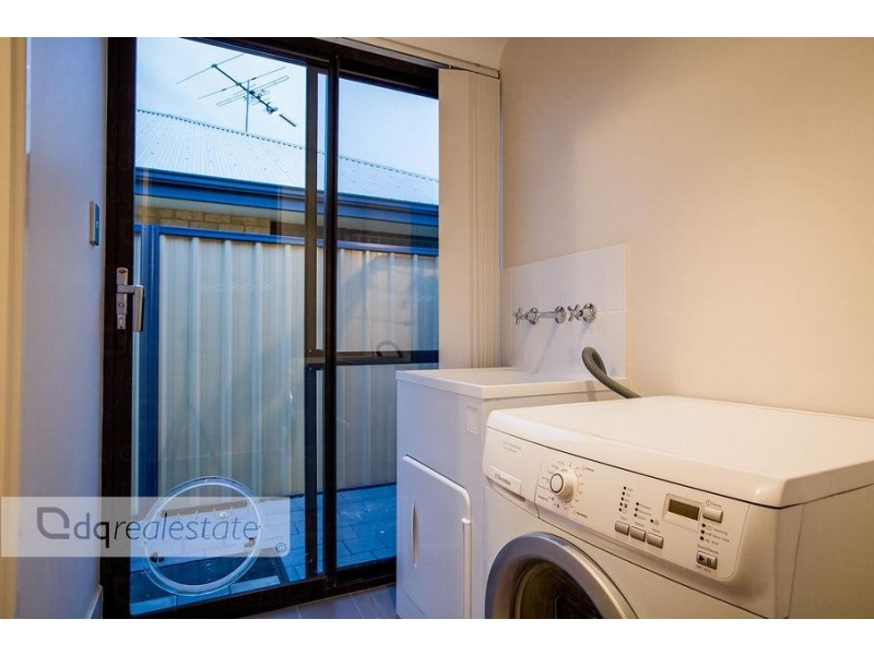 10 Crimson Way, Tapping WA 6065