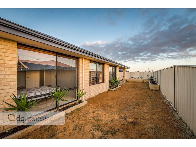 11 Carothers Meander, Tapping WA 6065