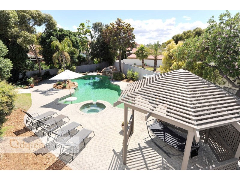 30 Clifton Gardens, Kallaroo WA 6025