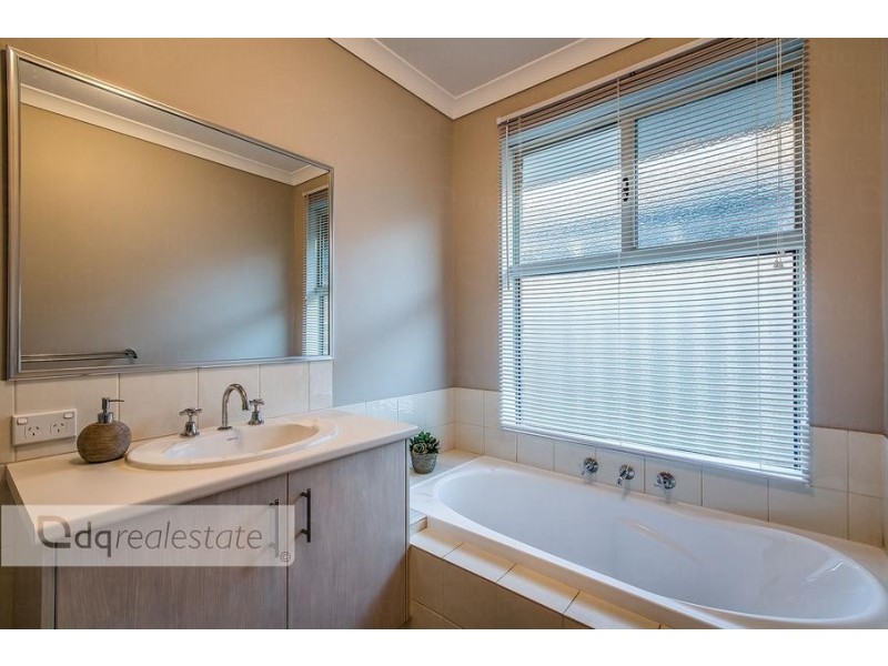 33 Carbine Loop, Banksia Grove WA 6031