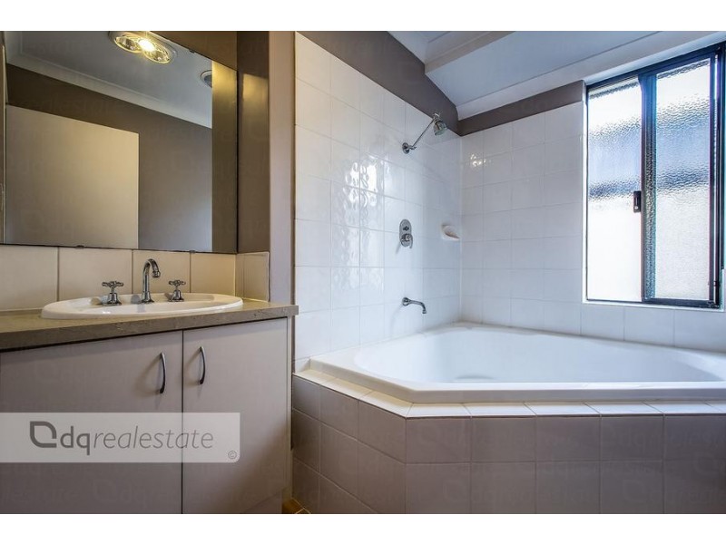 16 Apsley Bend, Tapping WA 6065