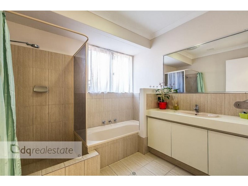 6 Bluejay Close, Woodvale WA 6026