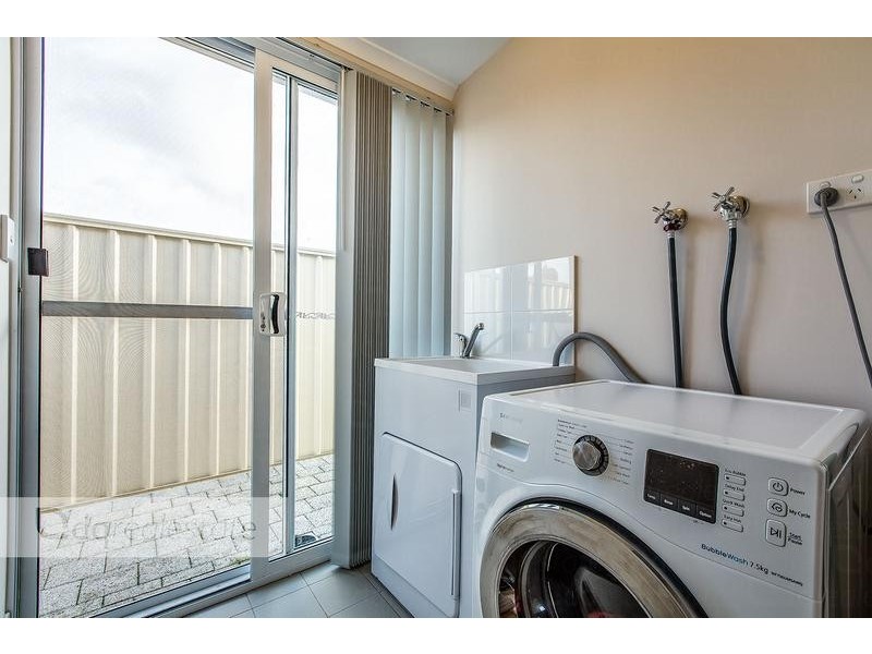 C/4 Eartham Place, Westminster WA 6061