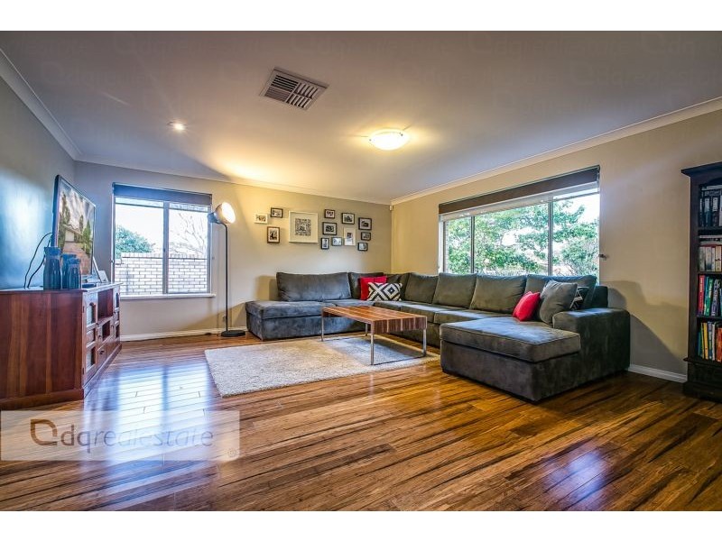 1 Shannon Close, Woodvale WA 6026