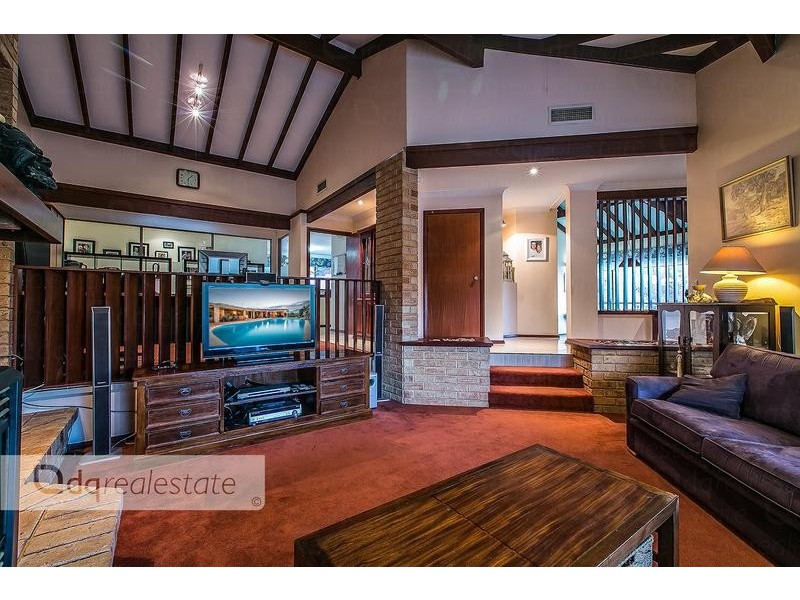 16 Pennant Place, Woodvale WA 6026