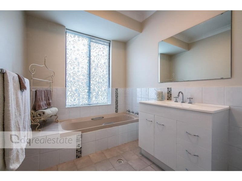 18 Woodland Loop, Edgewater WA 6027