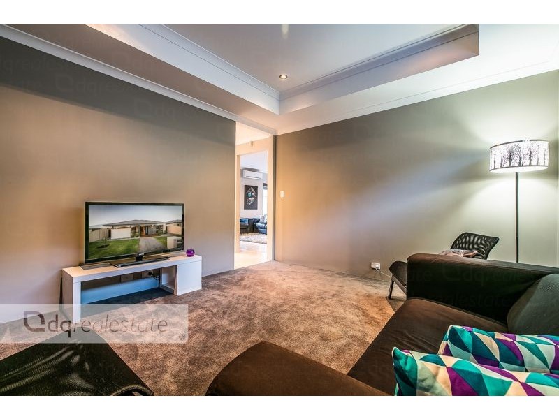 27 Hillsdale Rise, Darch WA 6065