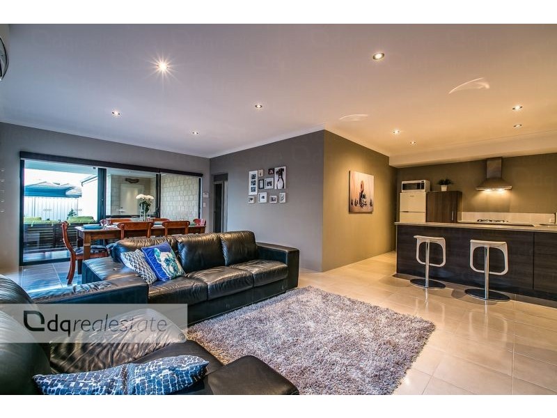 27 Hillsdale Rise, Darch WA 6065