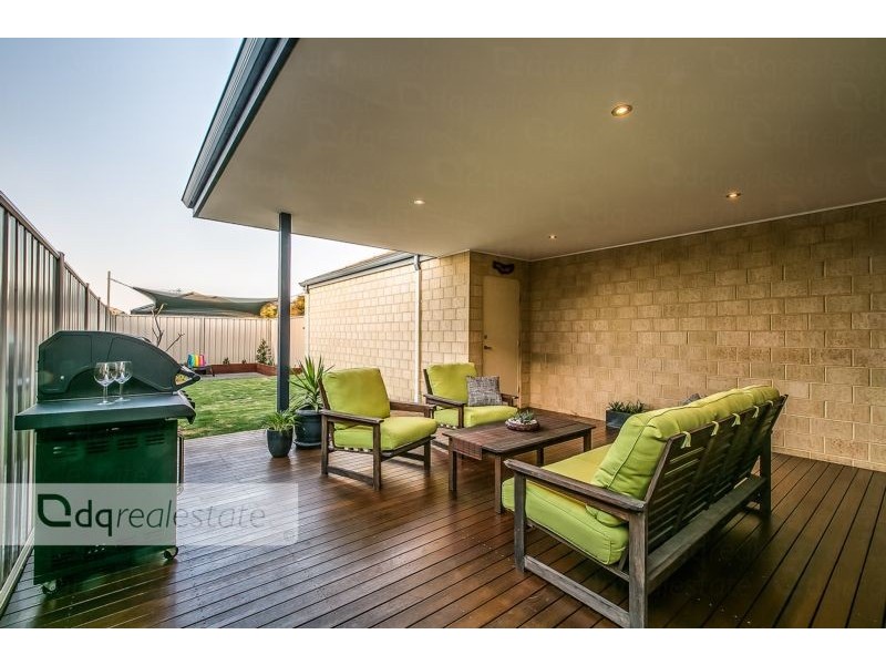 27 Hillsdale Rise, Darch WA 6065