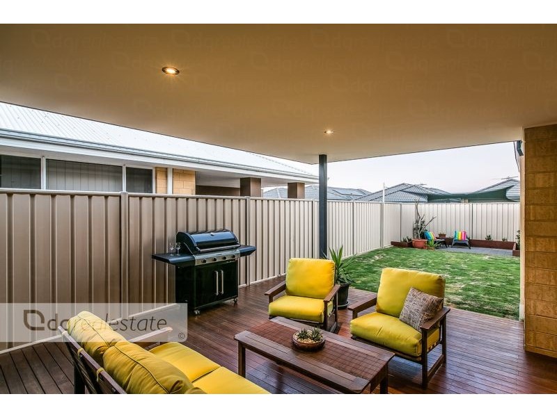 27 Hillsdale Rise, Darch WA 6065