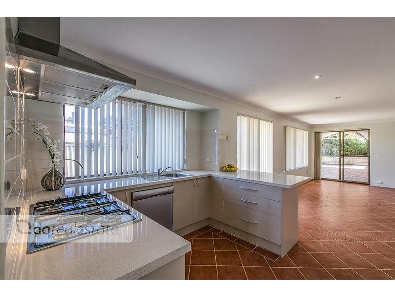 2 Hillside Close, Edgewater WA 6027