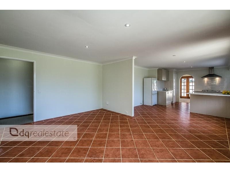 2 Hillside Close, Edgewater WA 6027