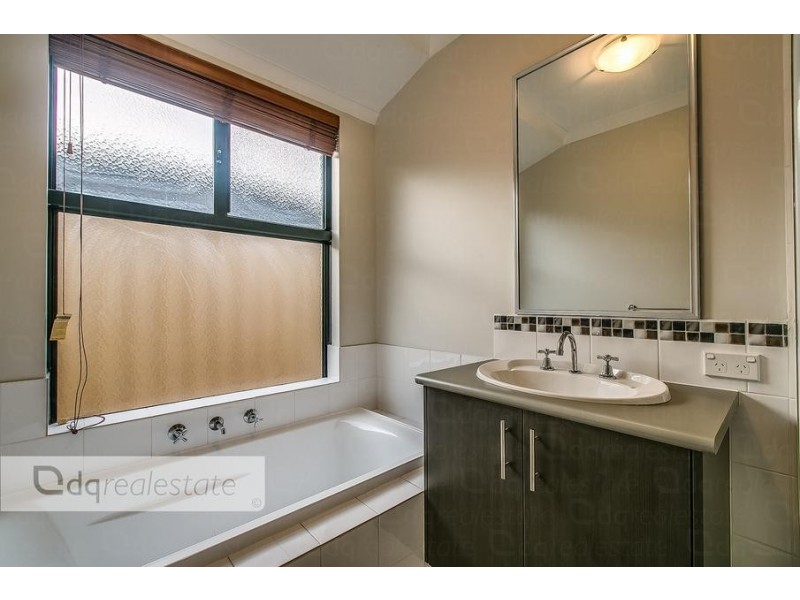 10 Redrobin Link, Tapping WA 6065