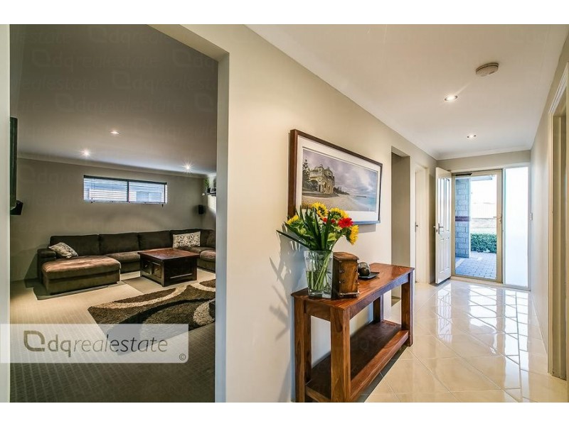 8 Bingarra Crescent, Tapping WA 6065