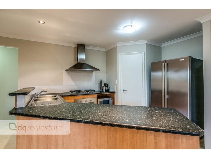 8 Bingarra Crescent, Tapping WA 6065