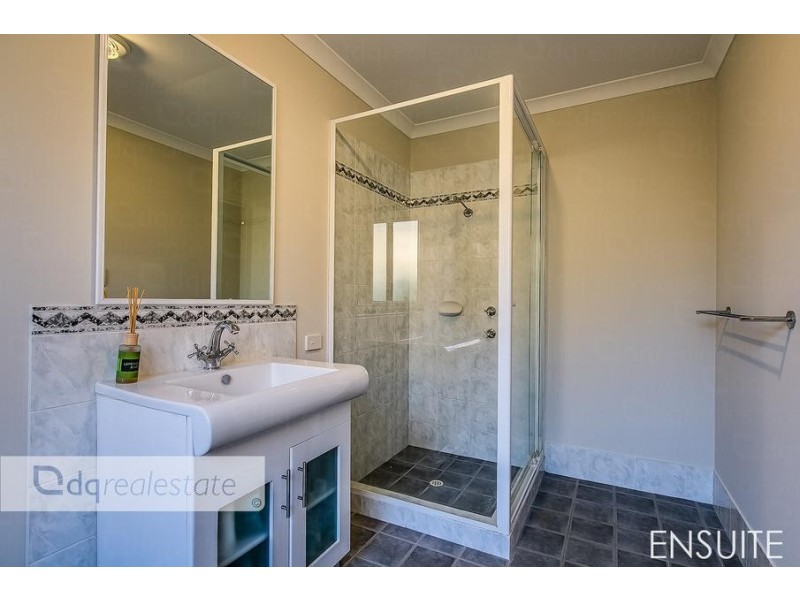 8 Bingarra Crescent, Tapping WA 6065