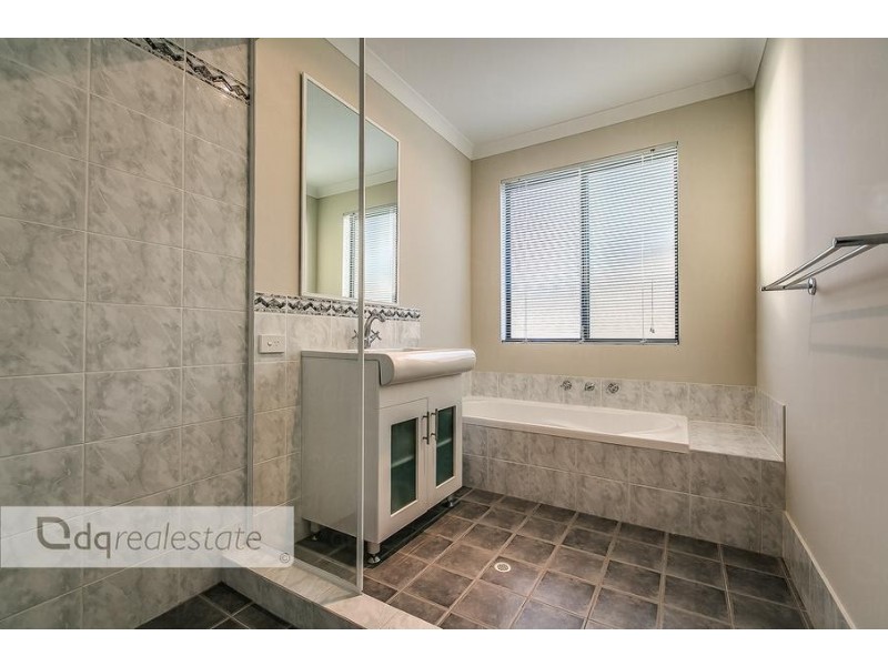 8 Bingarra Crescent, Tapping WA 6065