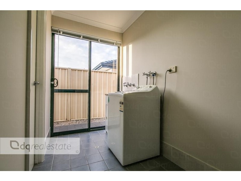 8 Bingarra Crescent, Tapping WA 6065