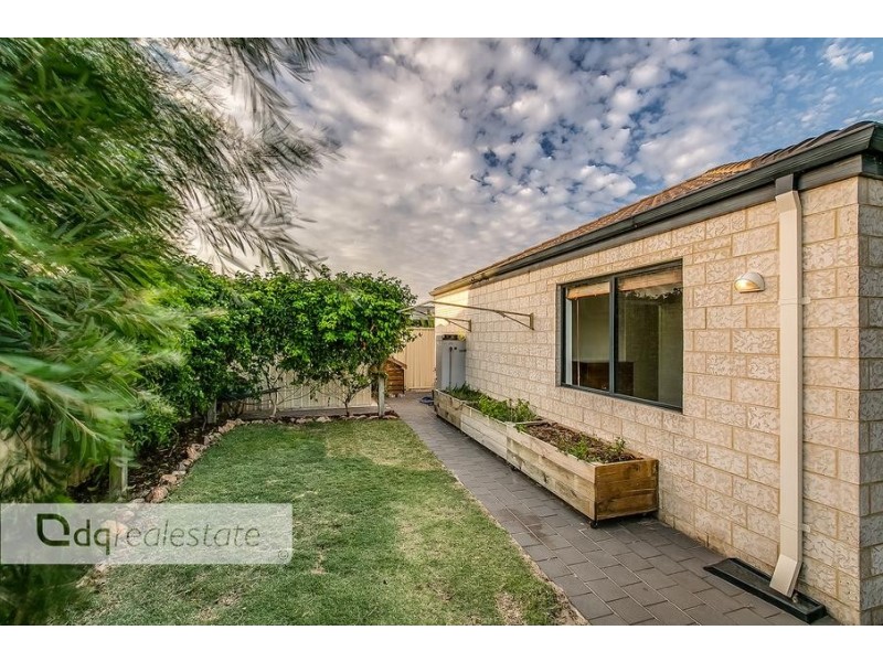 8 Bingarra Crescent, Tapping WA 6065