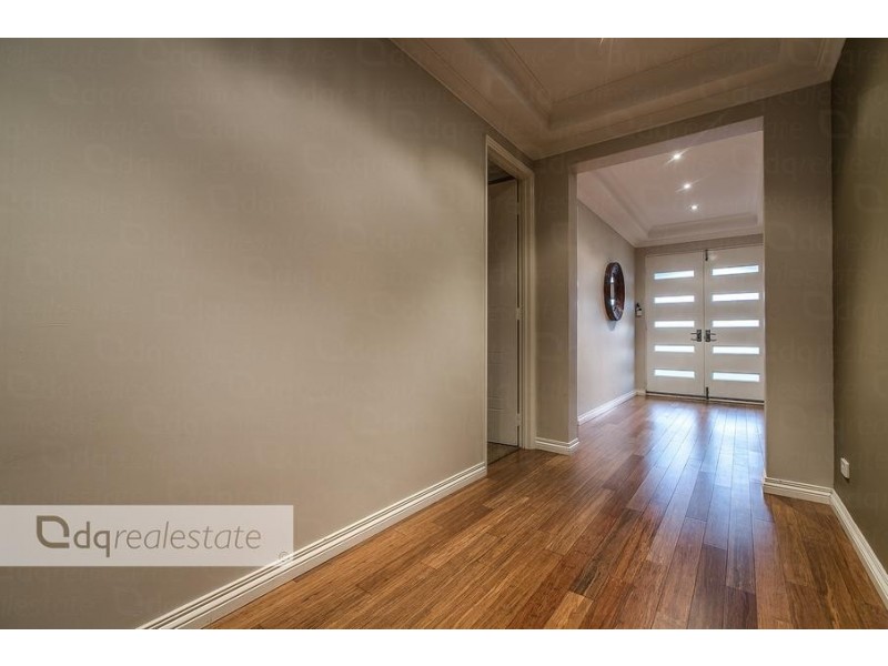 1 Shiralee Bend, Carramar WA 6031